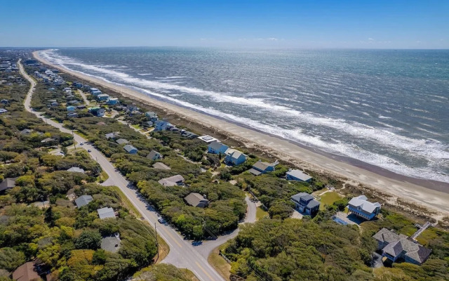 Duneside 6 Bedroom Home by RedAwning