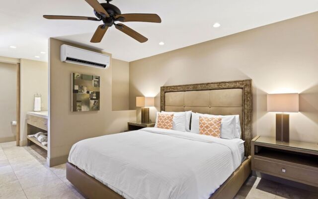 Poolside Fun King Suite