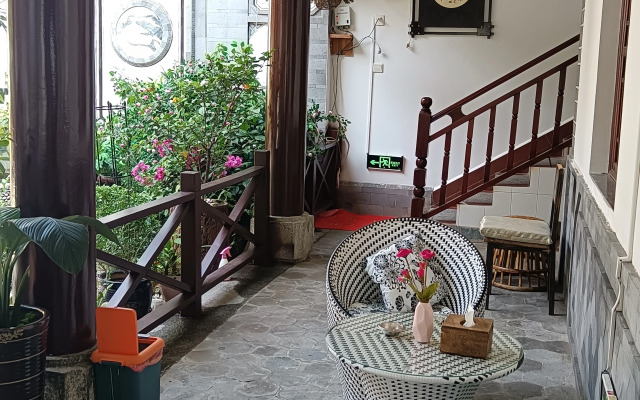 Dali Huazhaoying Inn