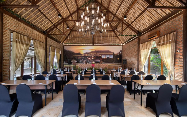 Royal Hotel and Villa Trawas