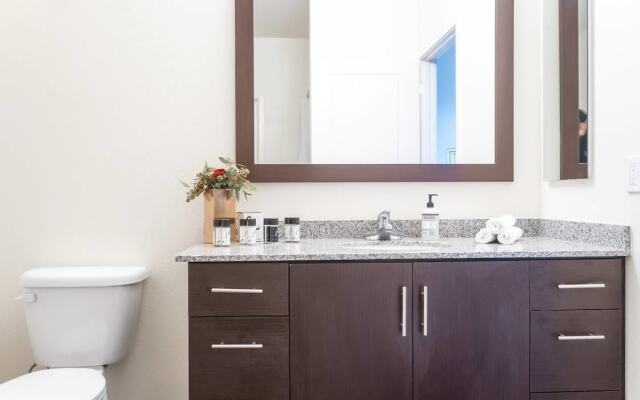 Sleek 2br/2ba Apt in Downtown Phoenix