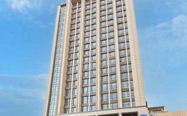 Shijiazhuang West Station Square Atour Hotel