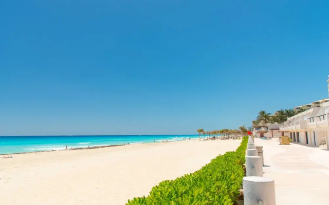 2 Bedrooms Ocean View Condo