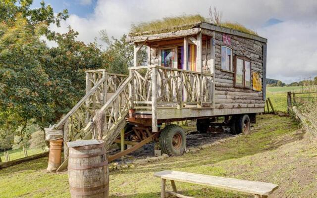 2x Double Bed - Glamping Wagon, Dalby Forest