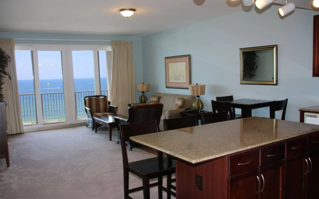 Laketown Wharf by Emerald View Resorts