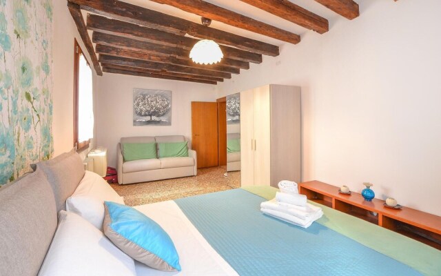Nice Apartment in Venezia With 2 Bedrooms and Wifi