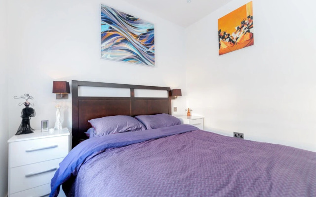 Olympia 2 Bed Duplex by BaseToGo
