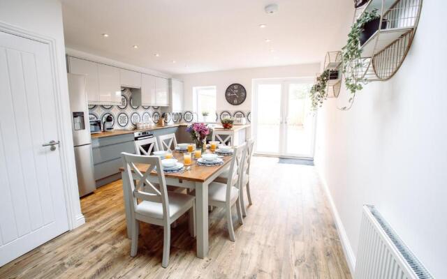 Chute House 4 bed house private garden city center