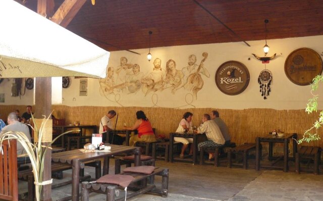 Country Saloon