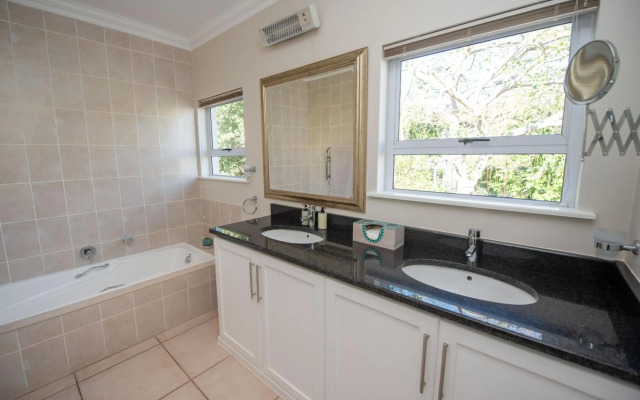 Lovely 2 bedroom rental unit with exquisite views