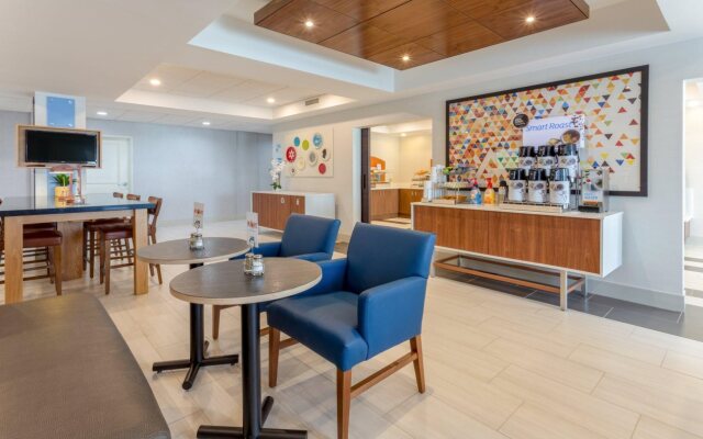 Holiday Inn Express & Suites Vandalia by IHG