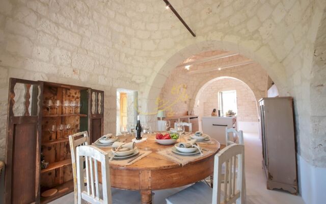 TD I Coni di Pinur Trulli With Scenic Valley View