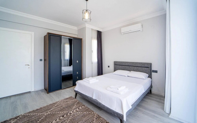 House With Private Pool and Backyard in Fethiye