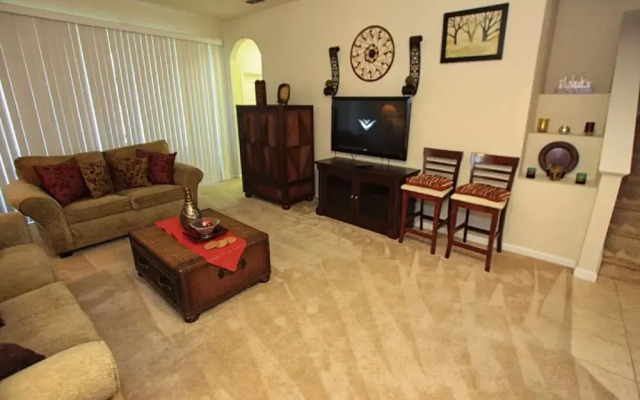 2633 Trafalgar Village