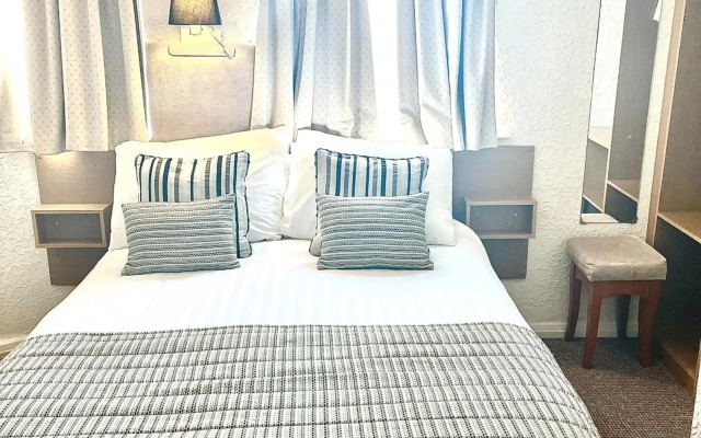 Clifton Court Metro Hotel