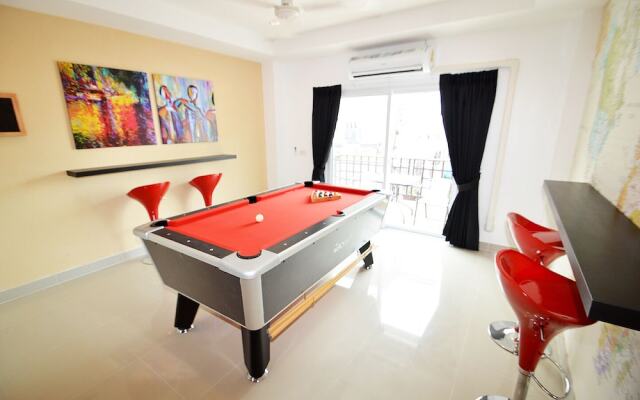 Deluxe Jacuzzi Townhome