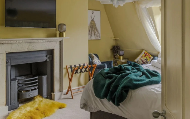 Impeccable 4-bed Apartment in Bath