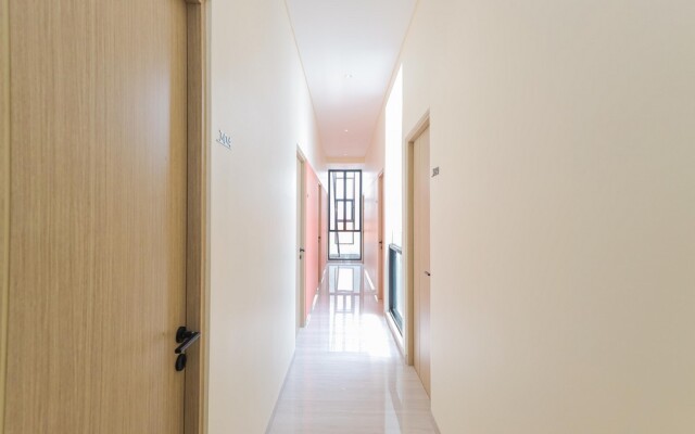 Sans Hotel Clover Ace Surabaya by RedDoorz