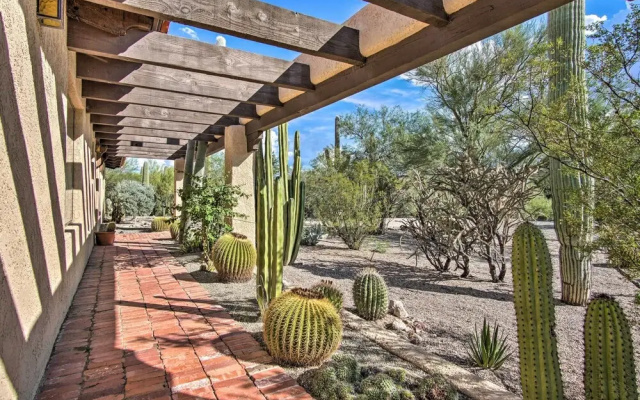 Tucson Foothills Private Estate w/ Mtn Views!