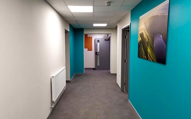Cwtsh Hostel