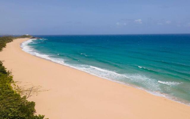 New Remodeled Ocean view, Beach Front Apartment