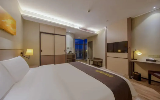Homeinn Plus Hotel (Danyang Glasses Industrial Park Railway Station)