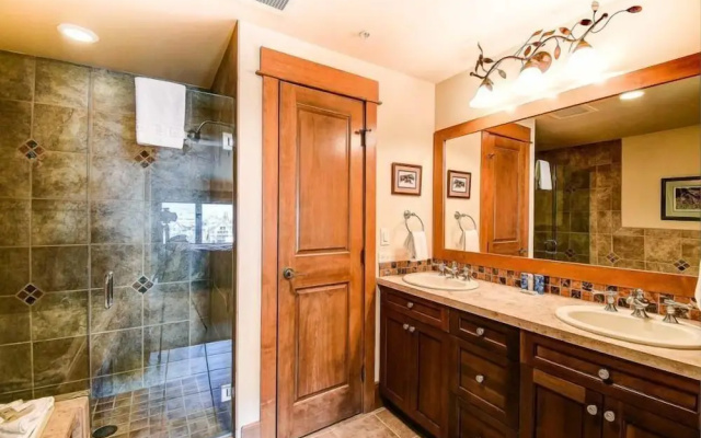 Premier 4 Bedroom Ski in, Ski out Lone Eagle Condo With the Best Access to Skiing in Keystone