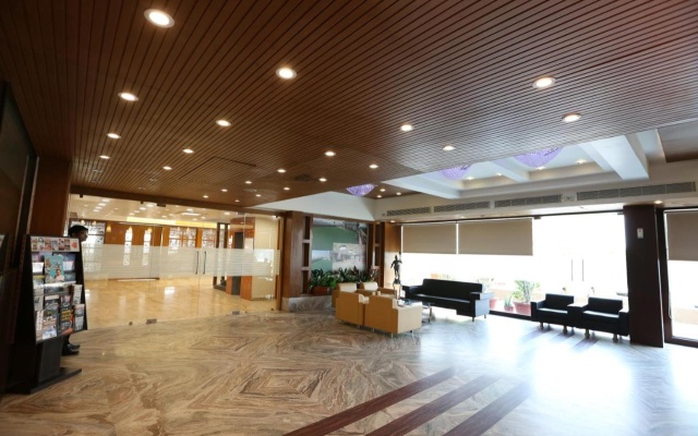 Silver Cloud Hotel & Banquets Ahmedabad – Lobby – Ahmedabad