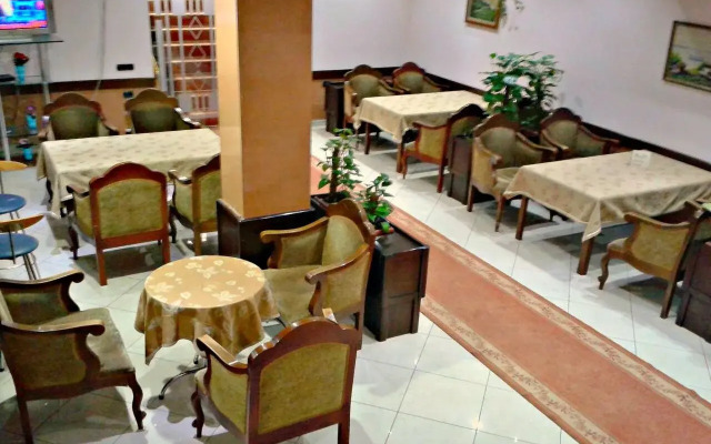 Meg Klaus Hotel