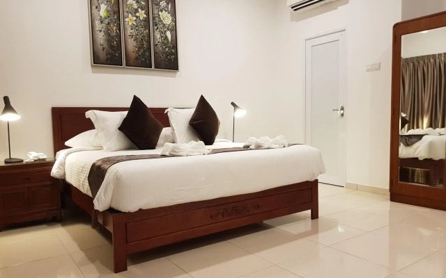 Heeren Straits Hotel