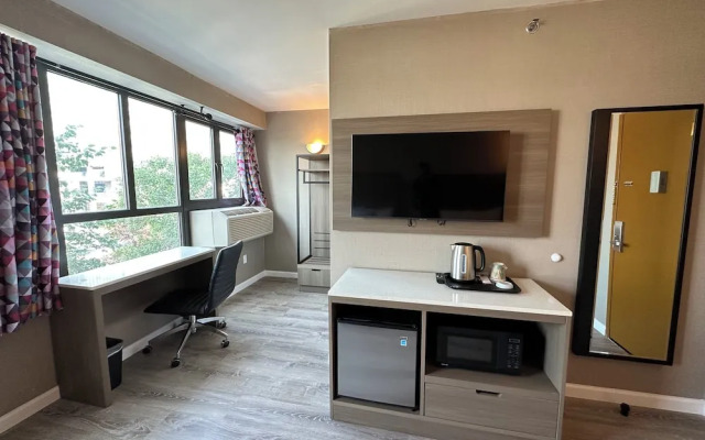 Regal Inn & Suites New York LaGuardia Hotel