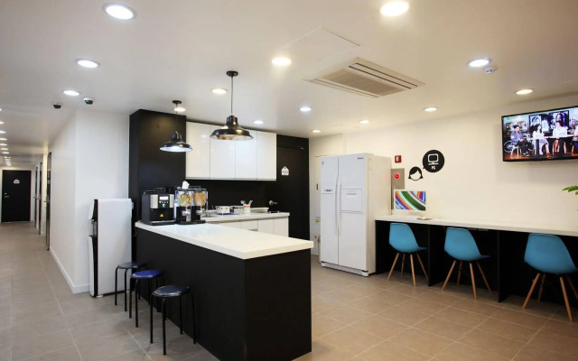 Ekonomy Hotel Myeongdong Central