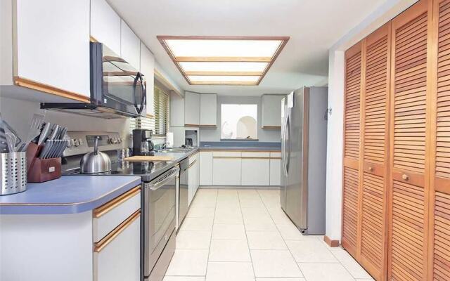 Blue Oasis - Three Bedroom Home