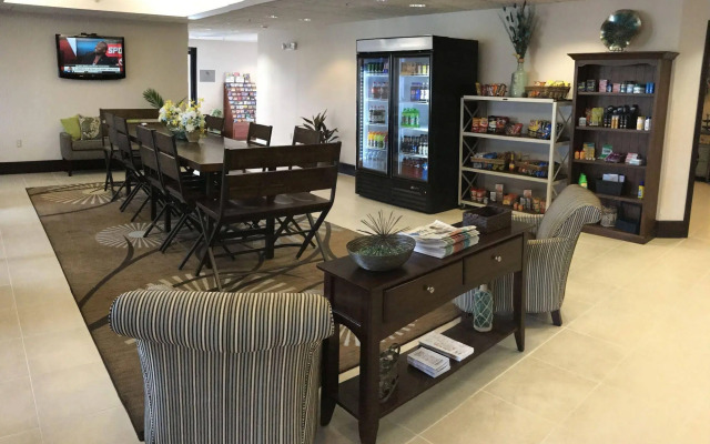 Greenfield Inn & Suites Owensboro, KY Airport