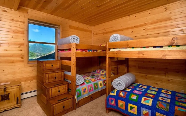 Armstrong Luxury Log Vacation  At Windcliff 4 Bedroom Home by RedAwning