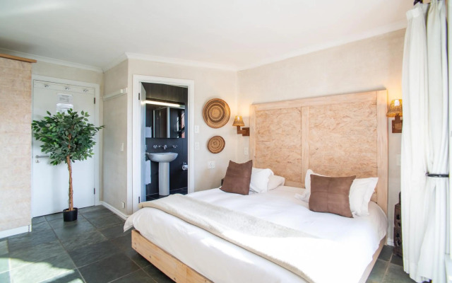 African Violet Guest Suites
