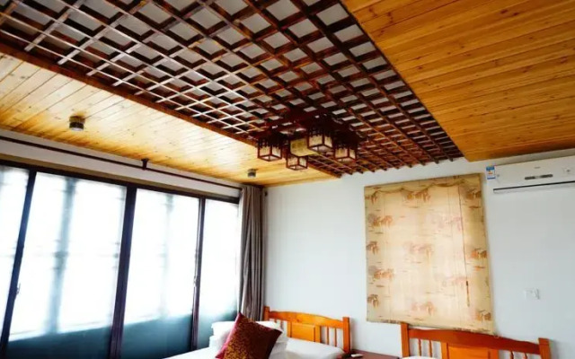 Zhou Zhuang Zhen Feng Inn