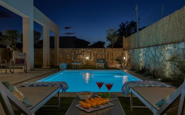 Villa Shamsi, heated pool and beach at 70 mt-Villa shamsi