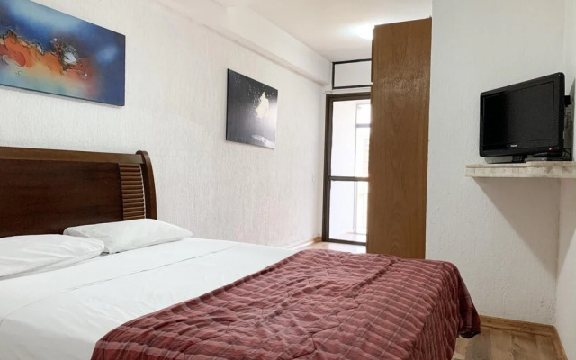 Pineapples F1106 Copacabana Penthouse and Pool