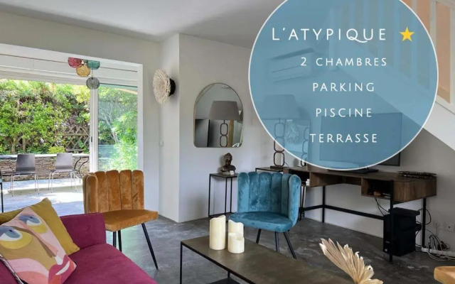 L’atypique : 2 chambres // Piscine // parking