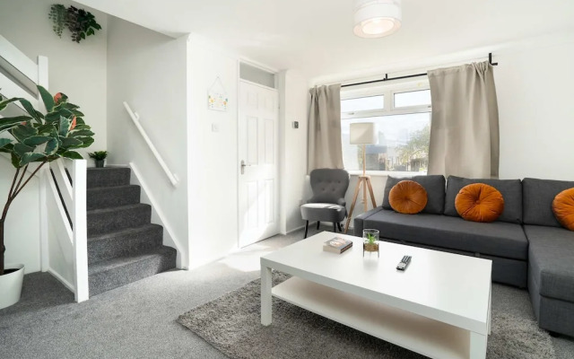 Spacious - 3 Bed - Free Parking