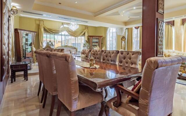 Cheerful 5-Bedroom Villa with Pool