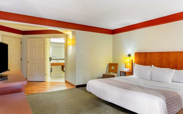 La Quinta Inn & Suites by Wyndham Raleigh Crabtree