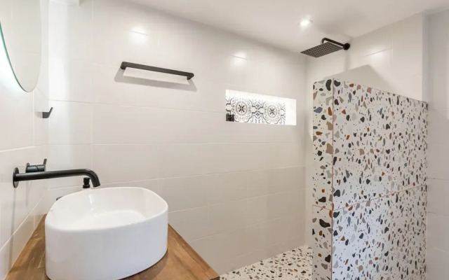 Ermoo Athens Modern Living