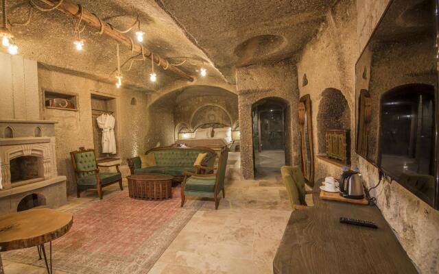 Hera Cave Suites