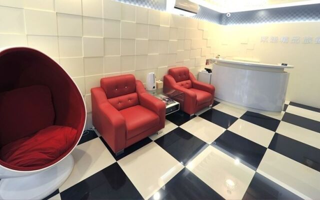 Jade Hotel