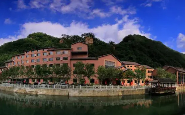 Fengshu Hot Spring Hotel