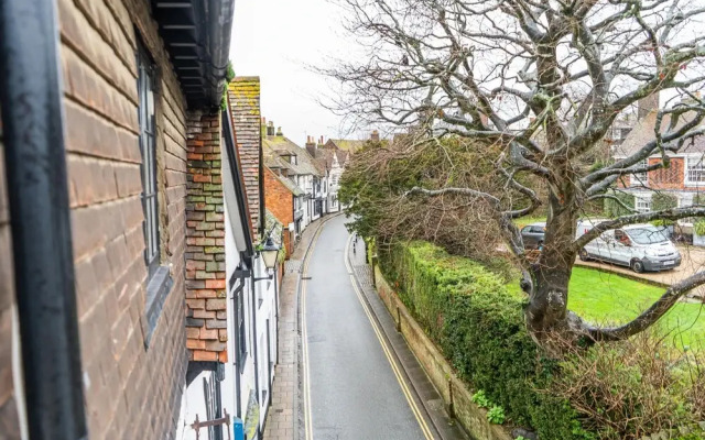 Crooked Loft - Super Central Stunning Views Sleeps 4