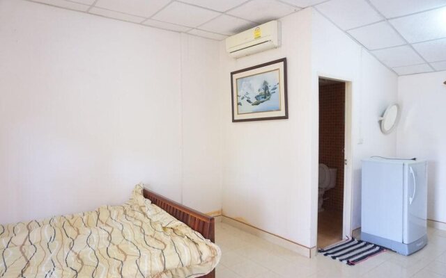 Na Thammachart Hotel
