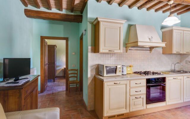 Apartment in Tuscany With Pool and Scenic Views